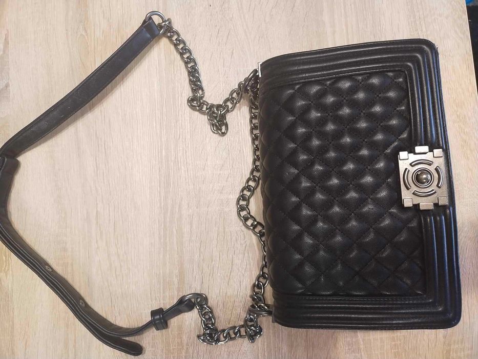 Czarna torebka Chanel