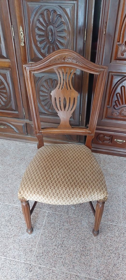 Cadeira forrada veludo