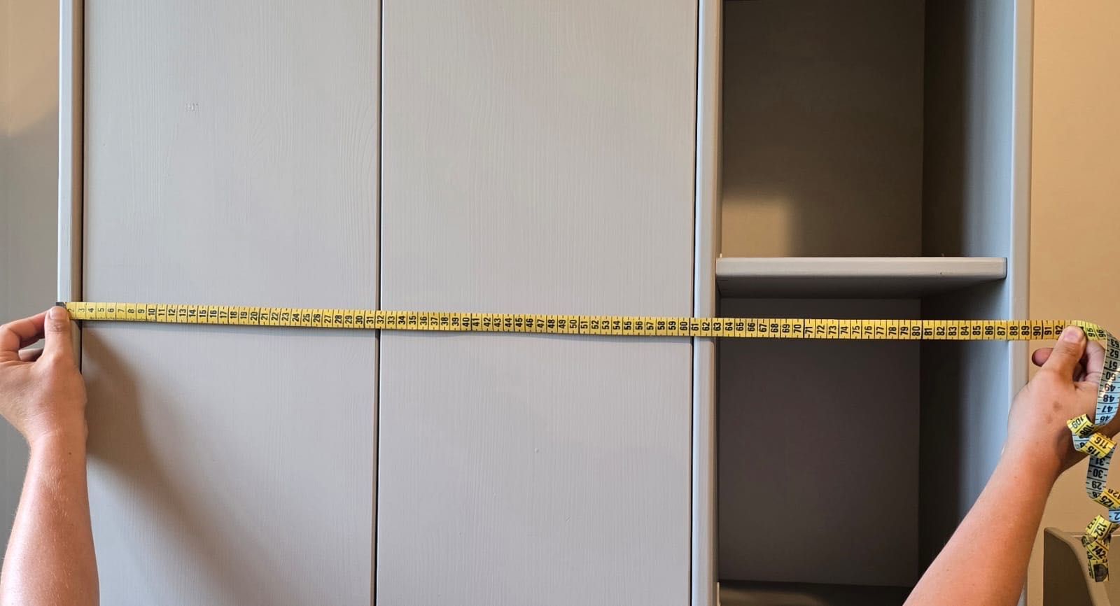 Szafa i komoda z drewna IKEA