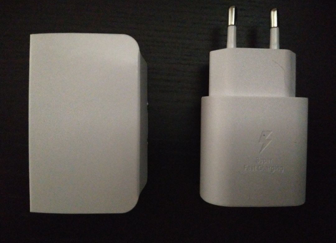 Carregador rápido telemóvel 25 W com Cabo. Novo.