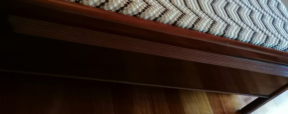 Cama completa + mesinhas cabeceiras
