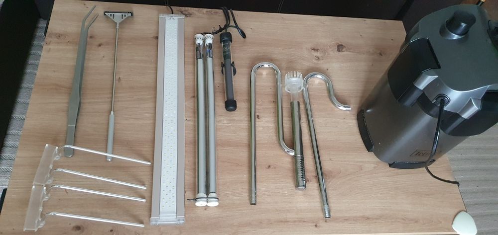 Zbiornik akwarystyczny z wyposażeniem+szafka.