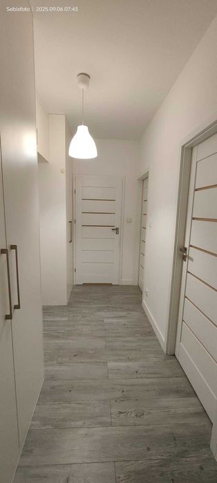 2 pokoje + kuchnia, osobne pomieszczenia, szafy, balkon, garaż