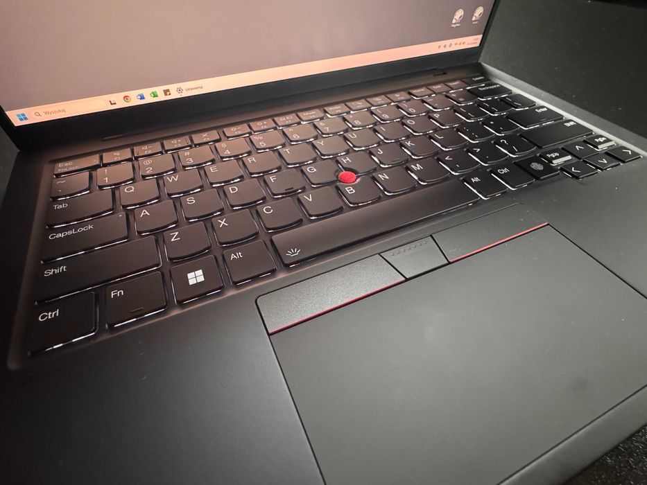 ThinkPad Lenovo ThinkPad X1 Carbon 12 Gen 11 Pro. 32 MB. 1 TB