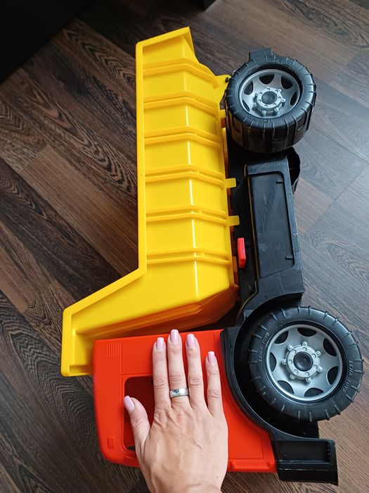 Дитяча машина велика