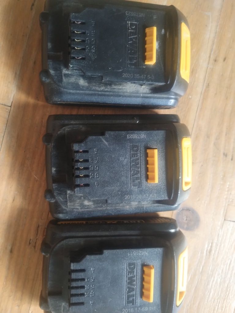 3 akomulatory bateria DeWalt 18 v
