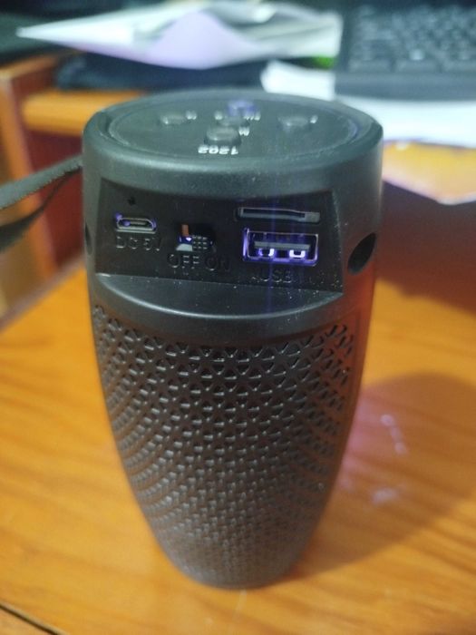 Coluna Bluetooth portátil com entrada micro sd, USB, led, aceito troca