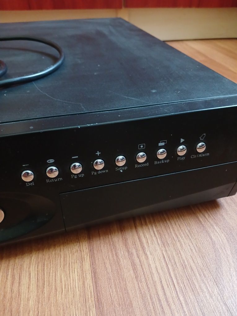 Відеореєстратор (DVR) для систем відеоспостереження.