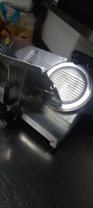 Maquina de cortar fiambre