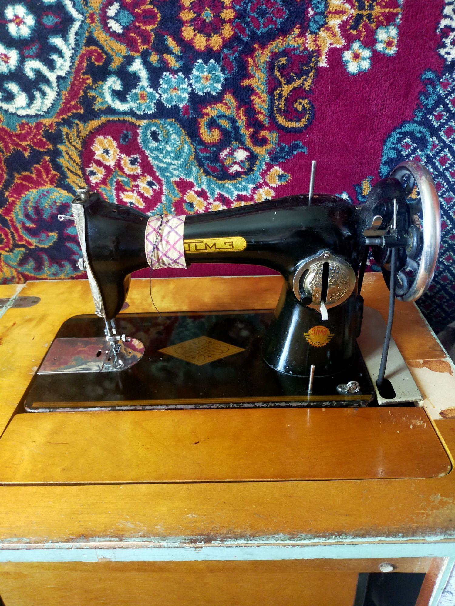 Продам швейную машинку старого образца ПМЗ (ножная)