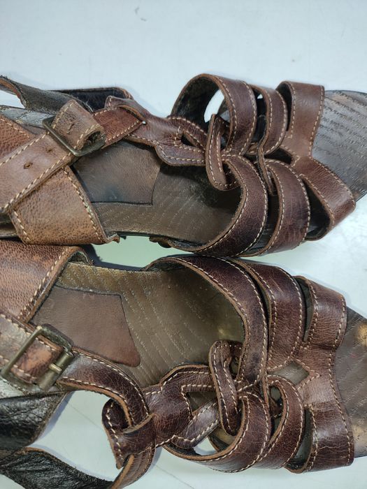 Sandálias com tacão Rastos e Pegadas