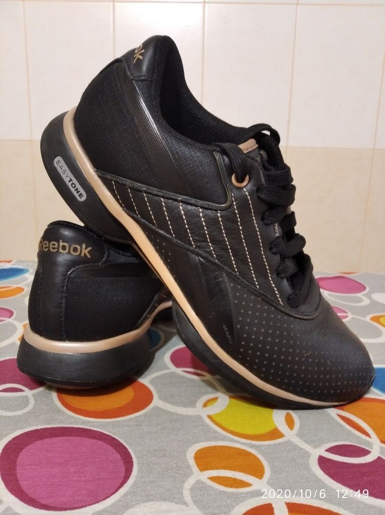 Продам жіночі фірмові кросівки "Reebok",36 р.