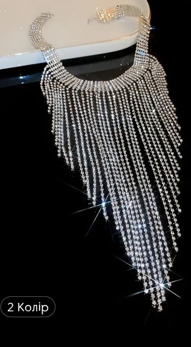 Розкішне кольє зі стразів