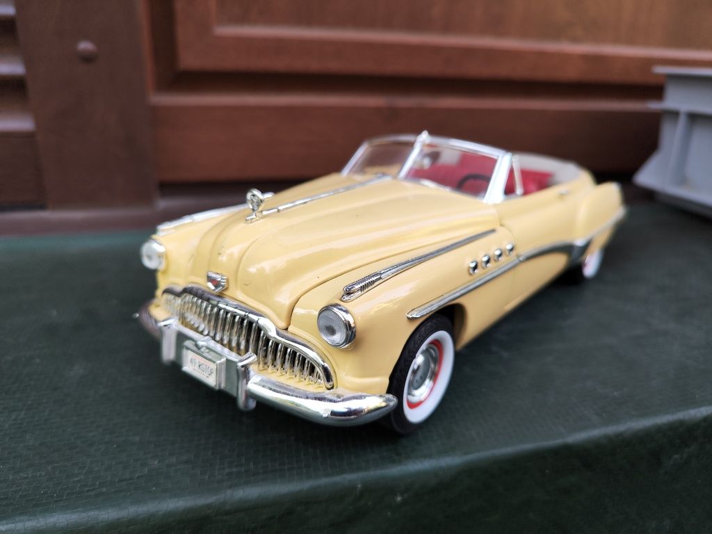 Buick roadmaster 1:18 MotorMax