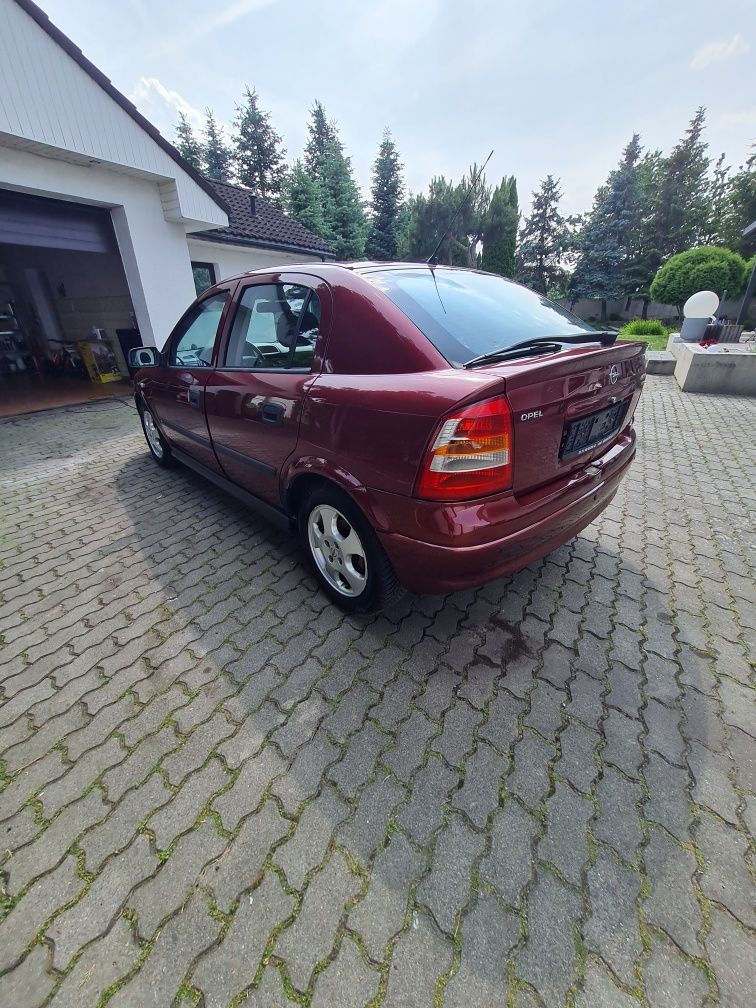 Sprzedam opla Astrę 1.6 automat 128 tys km  z Niemiec.