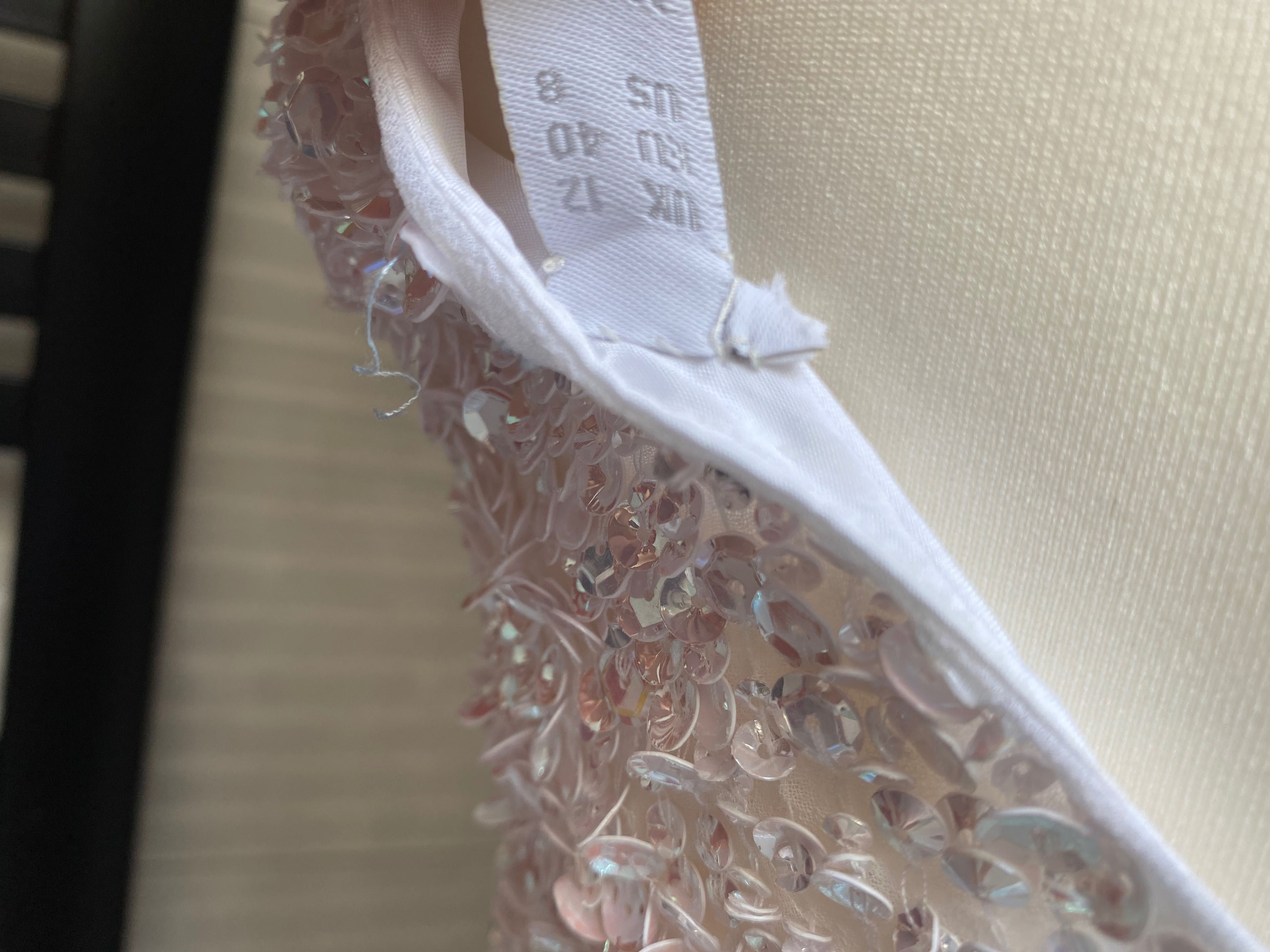 Suknia ślubna zdobioną cekinami Asos