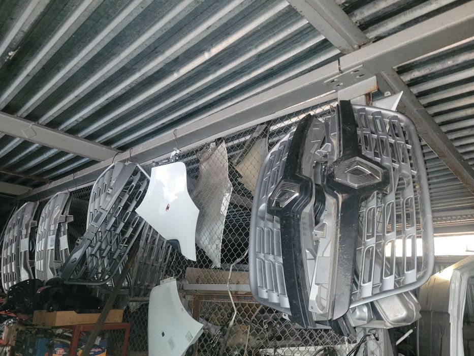 Решітка рено мастер3 капот рено Мастер крило  мастер3