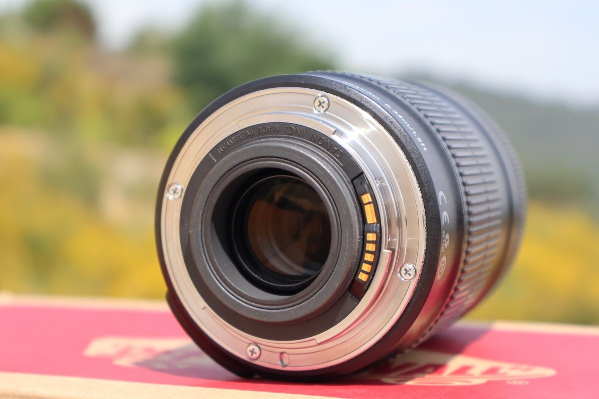 Canon EFS 18-135 mm 1:3.5-5.6 IS
6 IS