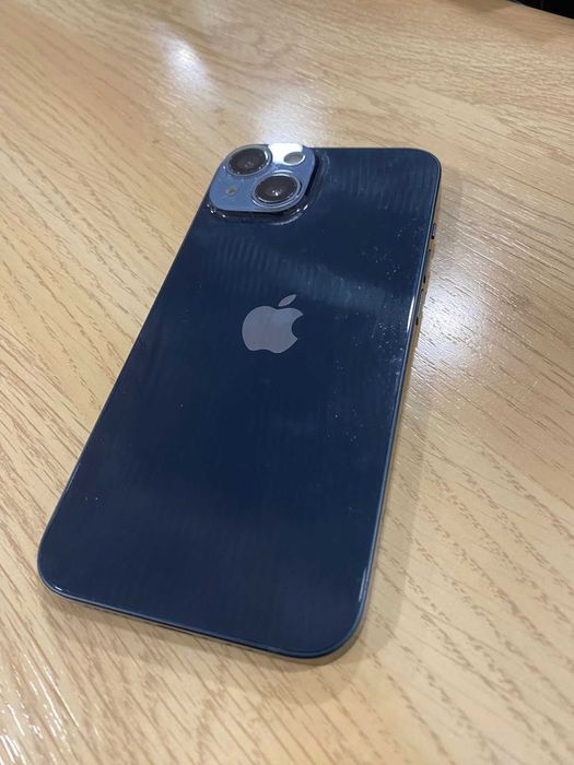 iPhone 14 256GB Black em ótimo estado com capa QUAD LOCK de oferta