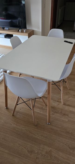 Mesa e 4 cadeiras