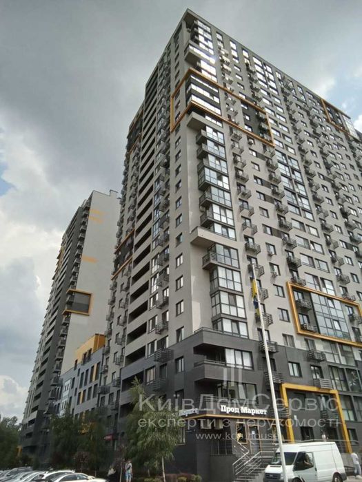 продам 3 кімн квартиру 107 м² з ремонтом ЖК Кампус Солом'янський