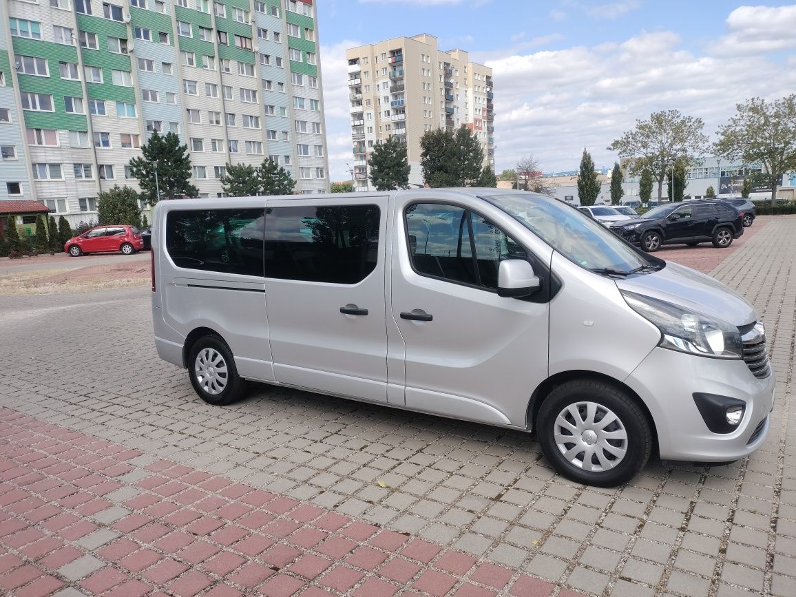 Wynajme Busa 9 osobowego