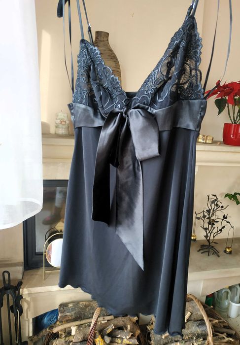 Koszulka nocna Triumph czarna r. 36