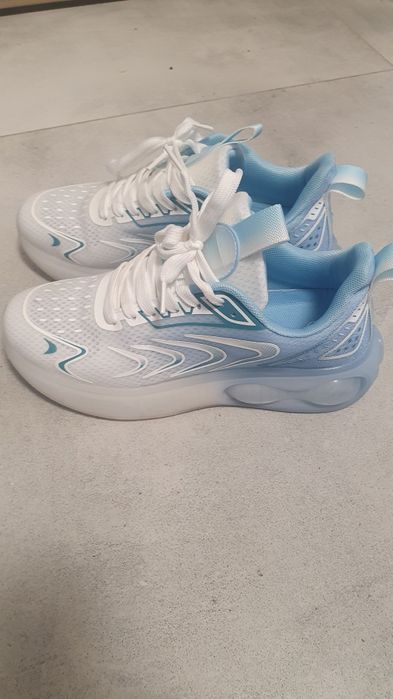 Buty sportowe sneakersy