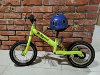 Rowerek biegowy + kask ochronny BTWIN