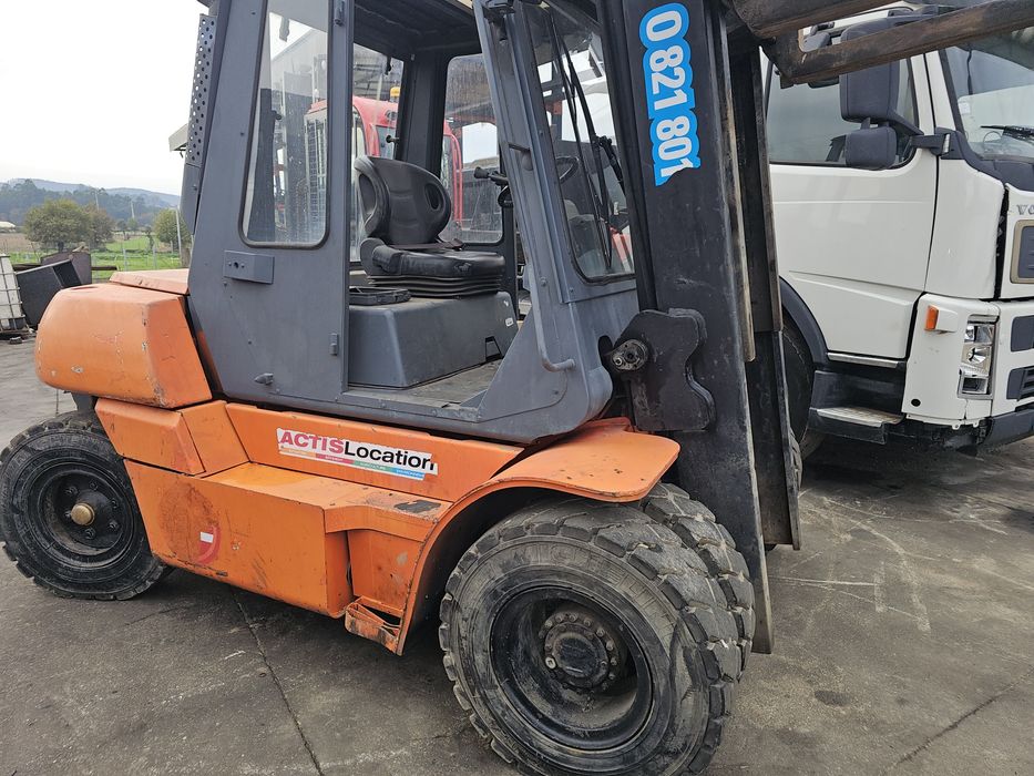 Empilhador 6 toneladas