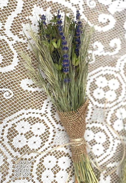 Зелений сухий букет з лаванди та зірочок нігели