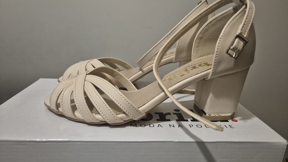 Sandałki ślubne brilu rozm. 36