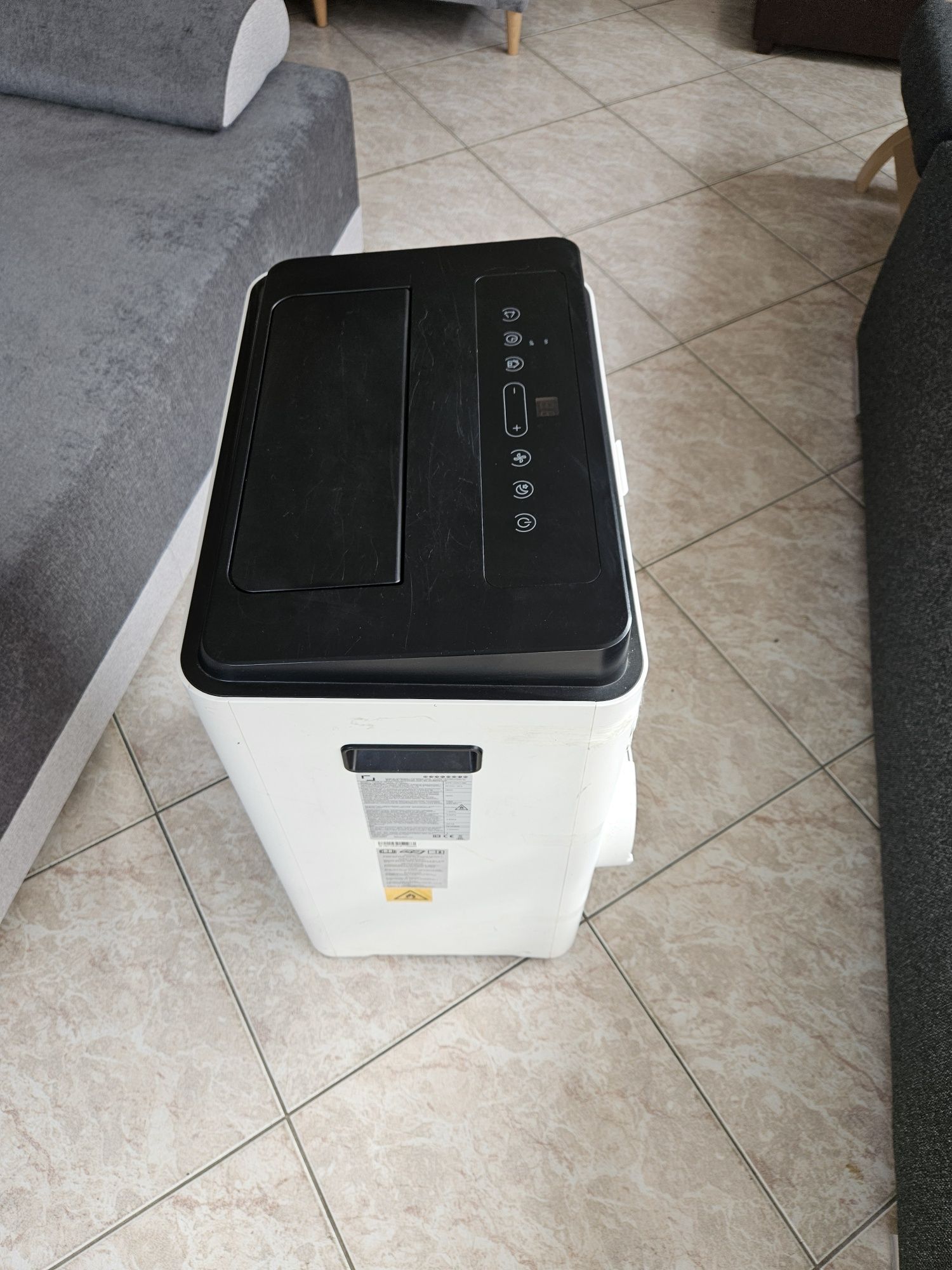 Klimatyzator przenośny Midea 3900 W