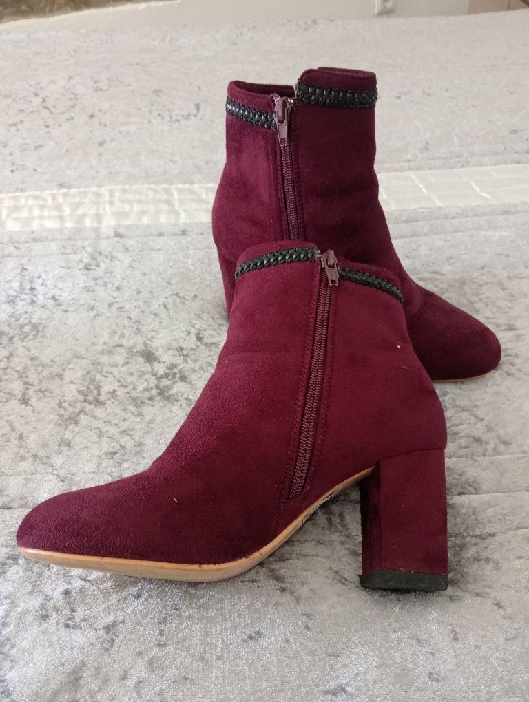 Botas Bordeaux e pretas