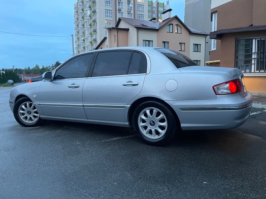 КІА Опірус 3.5 л. 2006 року.