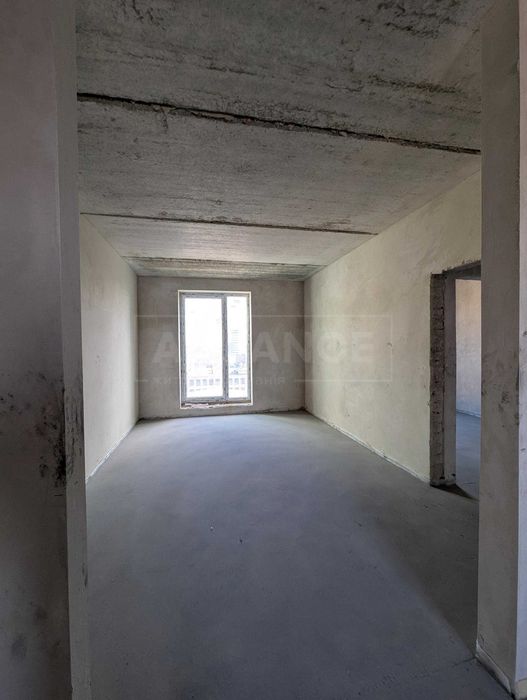 Готова, видова 2кім.квартира поруч Метро!