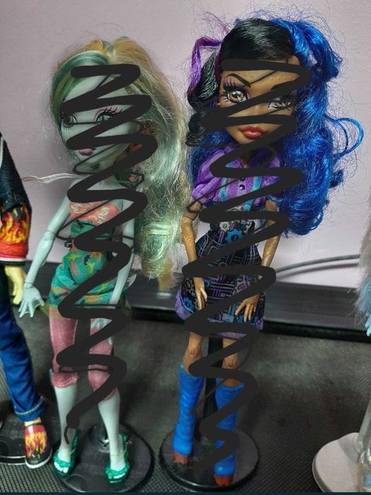 Vendo Monster high e Barbies