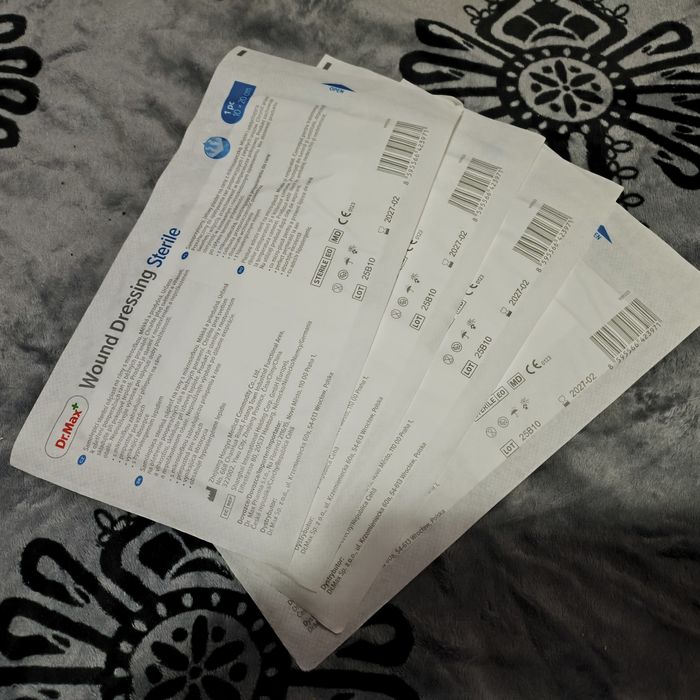 Zestaw 4 szt. samoprzylepne jałowe opatrunki Dr. Max 10 x 20 cm