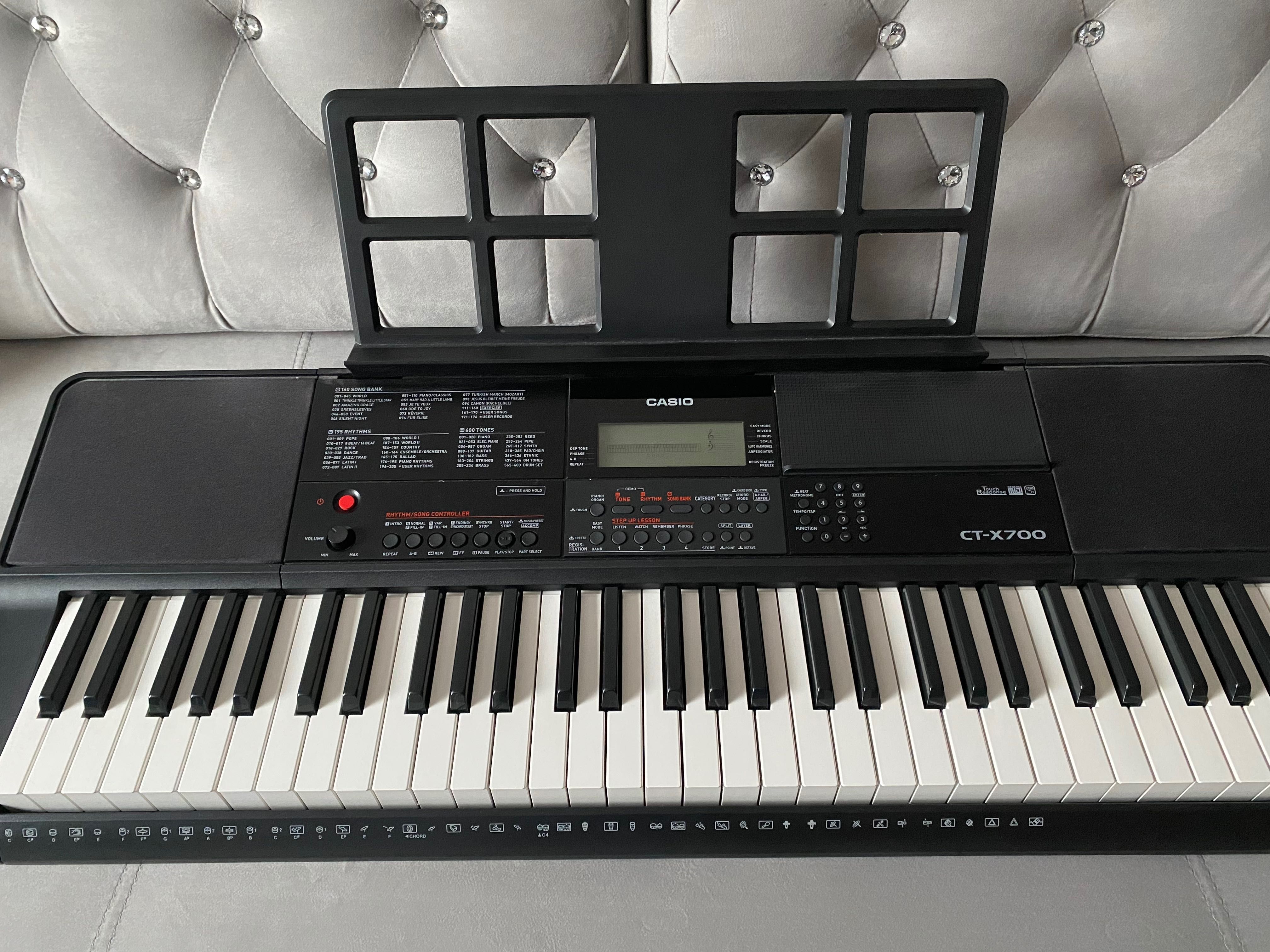Keyboard Casio CT-X700 komplet - stan bdb!
