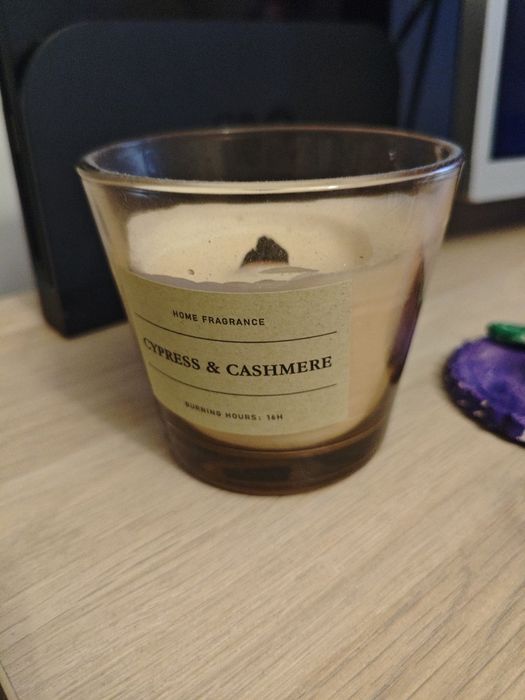 Świeczka z odgłosem pekajacych gałęzi