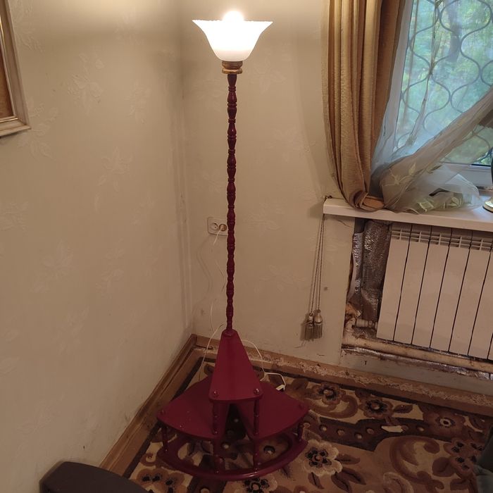 Продам торшер зі сходинками