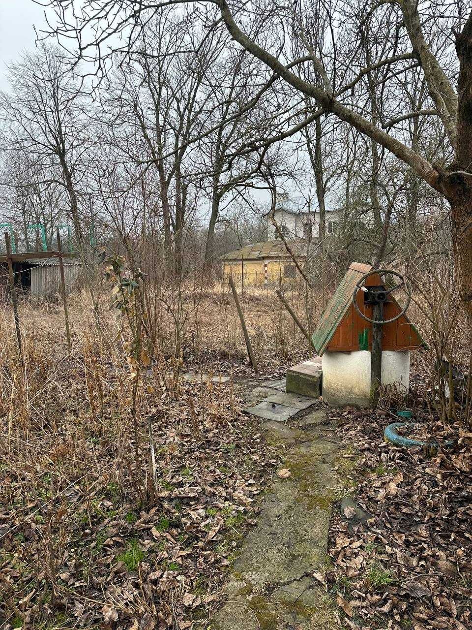 Продається сільський будинок та земельна ділянка, в с. Угринів.