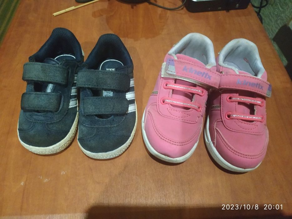 Дитяче взуття / кросівки/