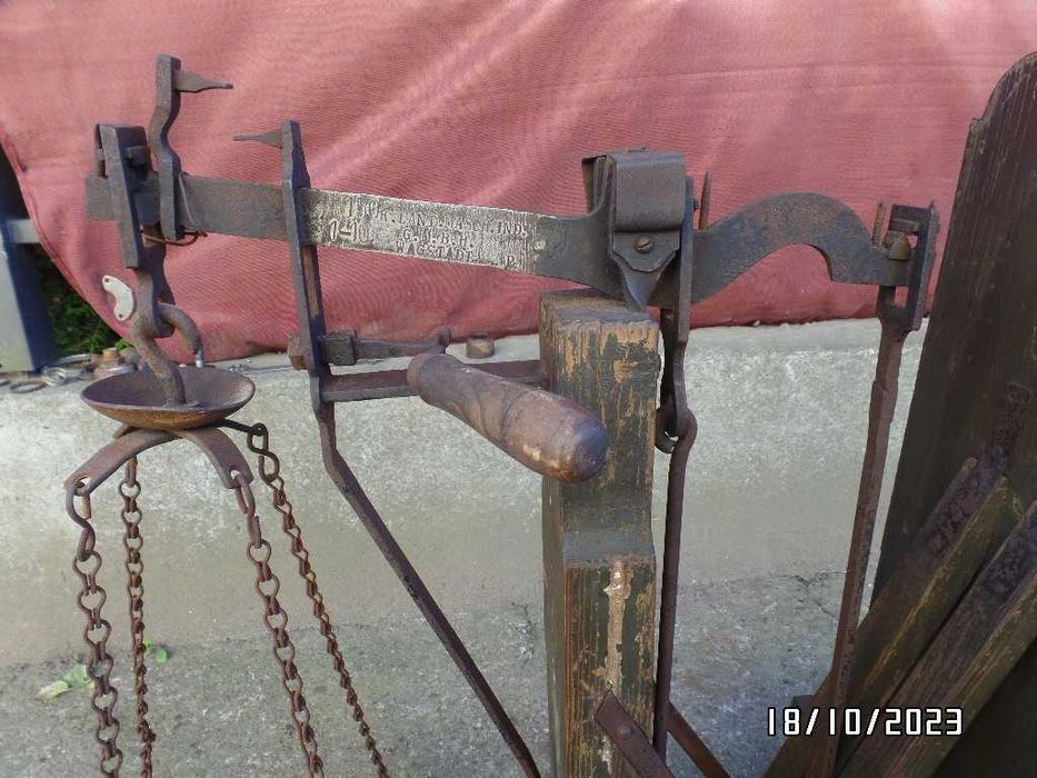 zabytkowa waga  idealna do ogrodu jako ozdoba