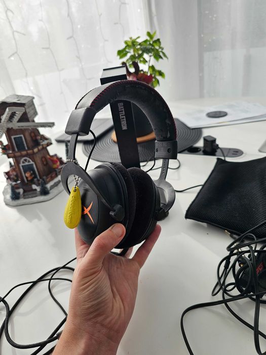 HyperX Kingston słuchawki ze stojakiem i etui i kabelki :)