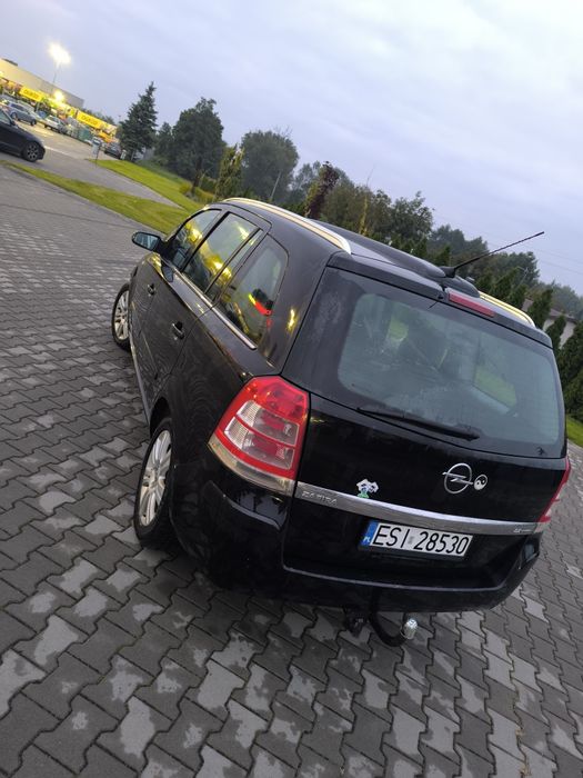 Opel Zafira B 2.2b