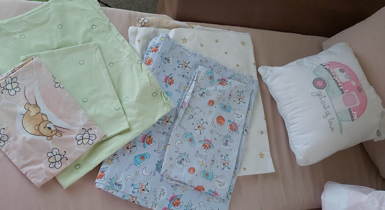 Большой комплект детского постельного с одеялами и подушками