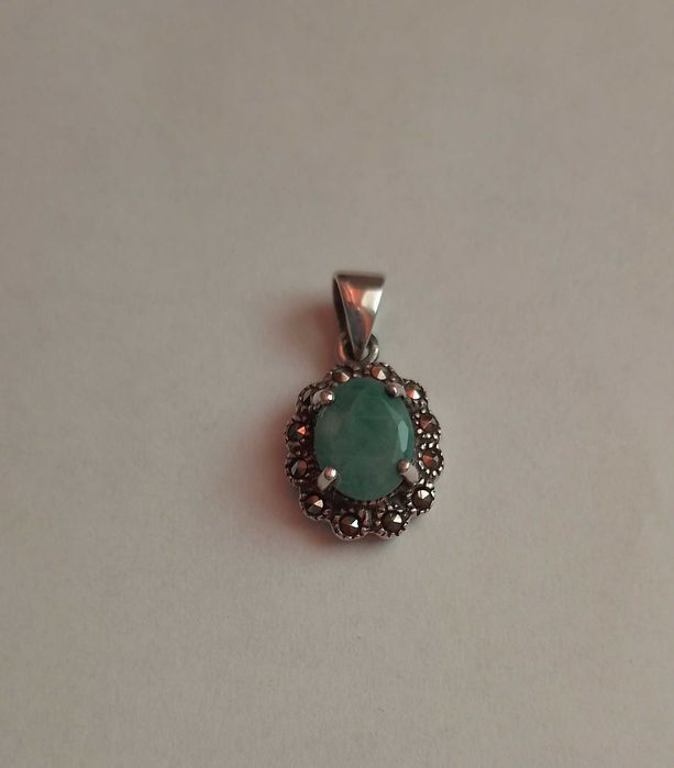 zawieszka srebrna ze szmaragdem, srebro 925 szmaragd i markazyty