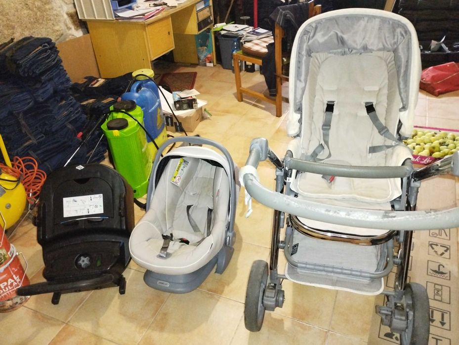 Carrinho de bebe e ovo com base com isofix