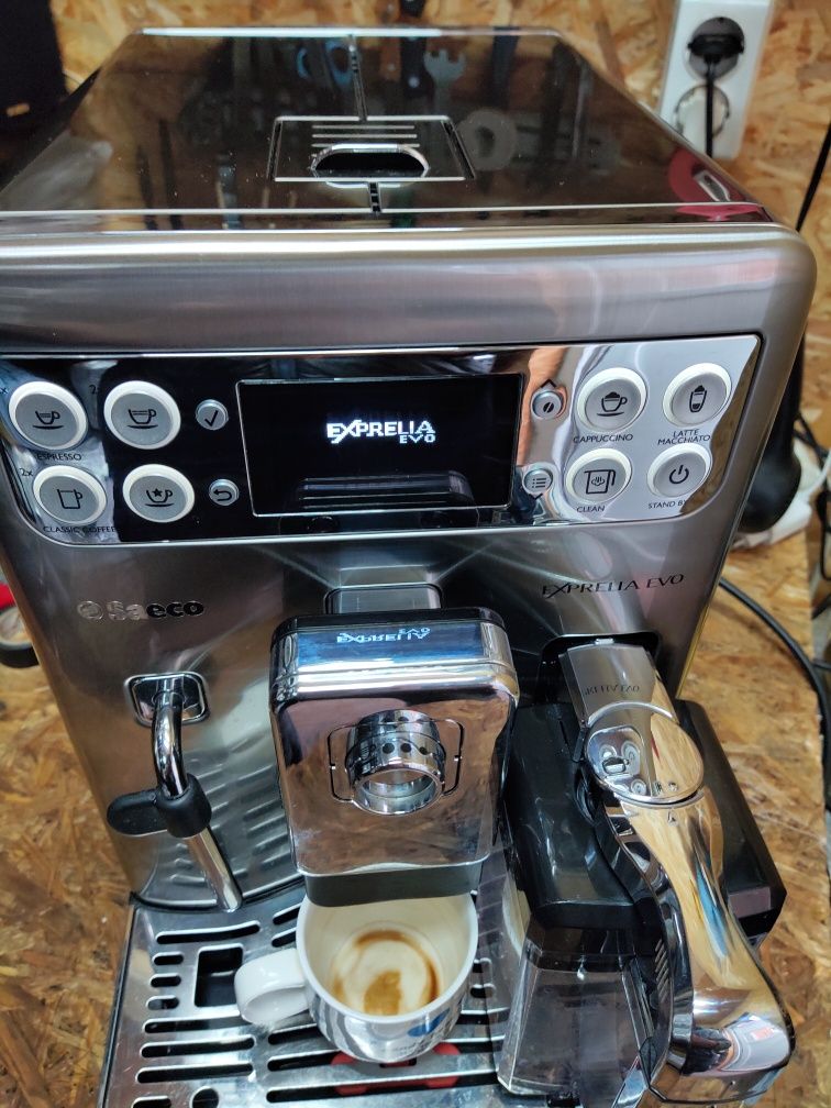 Кофемашина, кавомашина Saeco Exprelia EVO